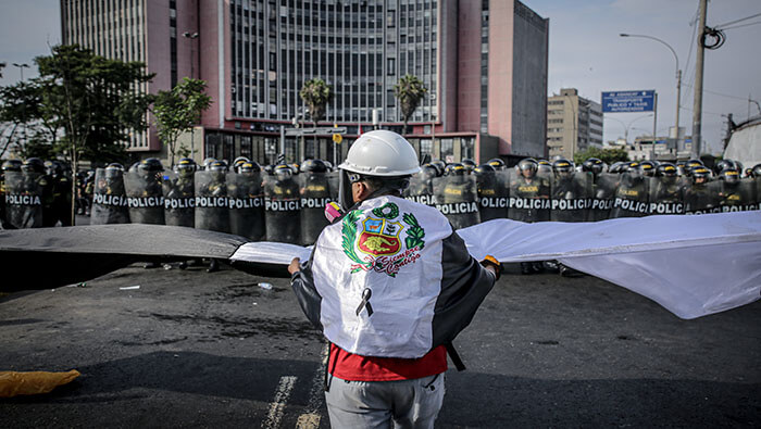 El comisionado de DD.HH. de la ONU condenó los actos de violencia registrados en las marchas realizadas en Lima y en diversas regiones del país.