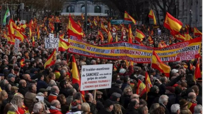 El presidente del Gobierno español consideró que la marcha en Madrid por grupos de derechas buscar desunir al país.