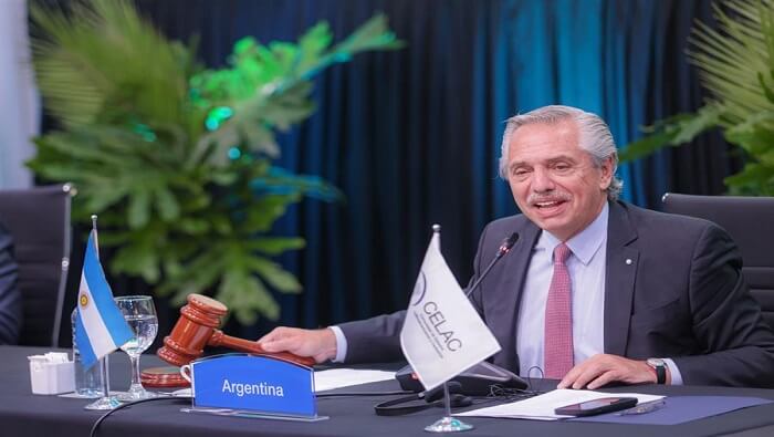 El presidente Fernández le entregó la Presidencia pro tempore de la Celac al primer ministro de San Vicente y las Granadinas, Ralph Gonsalves.