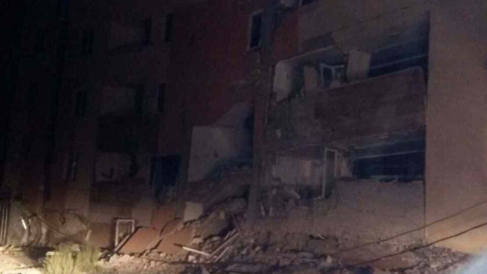 Las autoridades iraníes mencionaron que el temblor causó serios daños en viviendas y edificios de instituciones públicas.