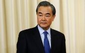 "Como país responsable, China cumple estrictamente con el derecho internacional. No aceptamos ninguna especulación o exageración sin fundamento", dijo Wang. 
