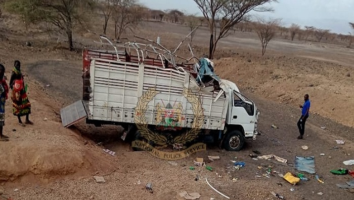 El Servicio Nacional de Policía de Kenya estimó que el peso del vehículo hizo que este se volcara.