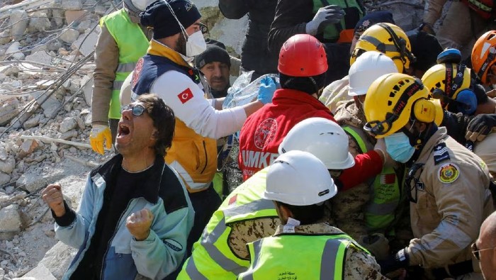 Trascendió que una mujer turca fue rescatada después de 175 horas bajo los escombros, mientras que las fuerzas de ocupación extranjeras terminaron las operaciones de rescate en las áreas controladas por mercenarios  en el noroeste de Siria.