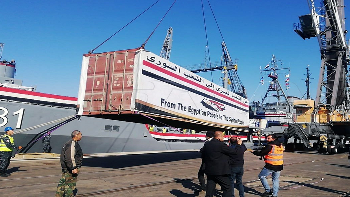 En el puerto de Latakia atracó un buque procedente de Egipto, cargado con unas 500 toneladas de provisiones de auxilio.