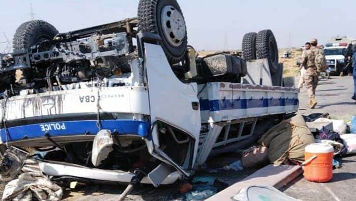 Las autoridades locales, el atentado fue perpetrado en el distrito de Kacchi, cuando el atacante suicida chocó con una motocicleta el camión policial.