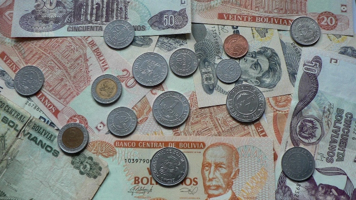 Las transacciones se realizarán acorde a la tasa de cambio oficial vigente desde el 2011 de 6,96 bolivianos por dólar.