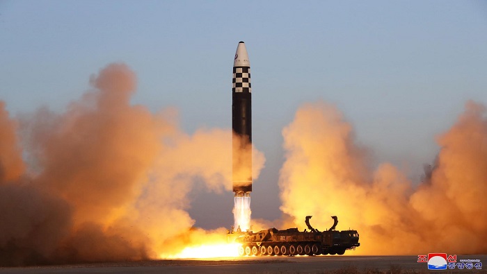 El misil voló unos 800 kilómetros, a una altitud máxima de aproximadamente 50 kilómetros y cayó fuera de la zona económica exclusiva de Japón