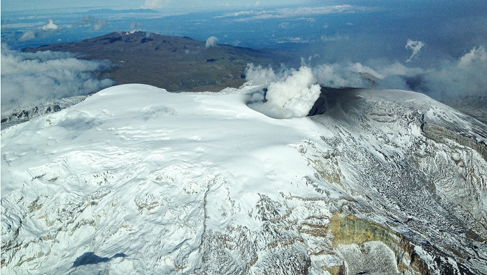 El volcán Nevado incrementó su actividad sísmica en los últimos días, obligando a declarar la alerta naranja y calamidad pública en esa zona.