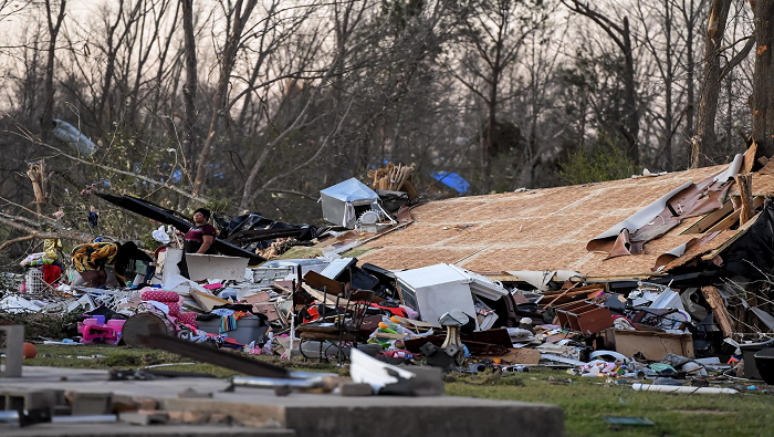 Fuertes tornados dejan pérdidas en varios estados de EE.UU.