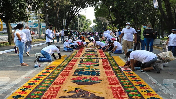En esta ocasión la elaboración de la alfombra comenzará a las 10H00 y terminará a las 14H00 (hora local).