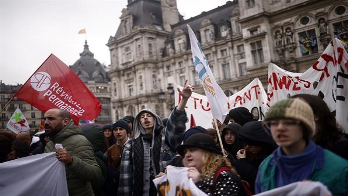 Tras la validación de la reforma, los principales sindicatos solicitaron nuevamente al presidente Macron no promulgar la reforma si quiere superar la actual crisis política y democrática en el país.