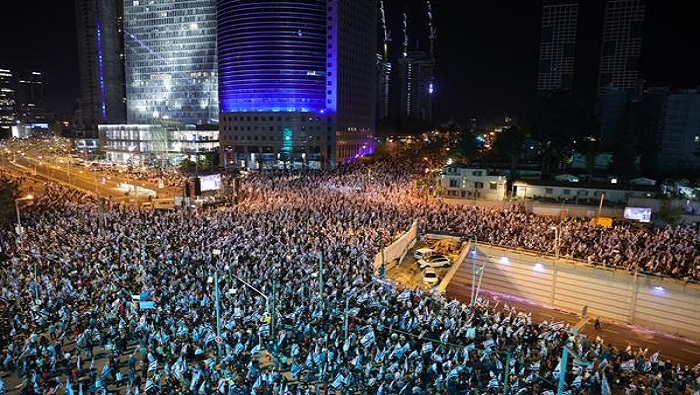 De acuerdo con medios locales, más de 100.000 personas participaron en la concentración principal en la capital.