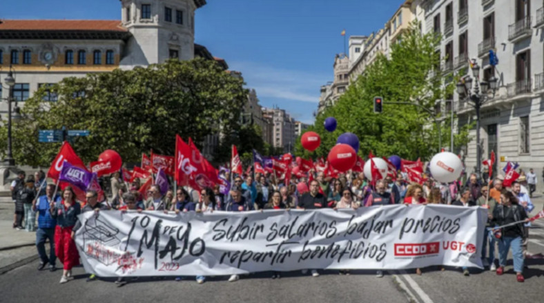 Miles de personas salieron, este 1 de Mayo, a las calles de España en más 70 manifestaciones convocadas Bajo el lema “Subir salarios, bajar precios, repartir beneficios”.