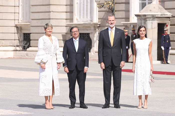 Gustavo Petro y su esposa fueron recibidos por los monarcas españoles, con quienes sostendrán un almuerzo en el Palacio de la Zarzuela.