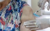 De acuerdo a la OMS, al 5 de abril de 2023, el 82 por ciento de los adultos mayores habían sido completamente vacunados.