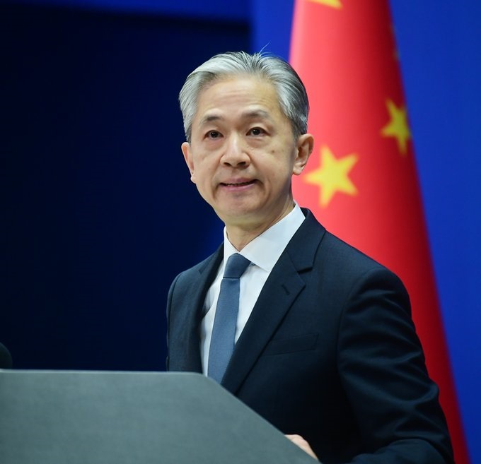 Un portavoz de la Cancillería china Wang Wenbin, durante una conferencia de prensa, rechazó en términos categóricos acusación de injerencia de China.