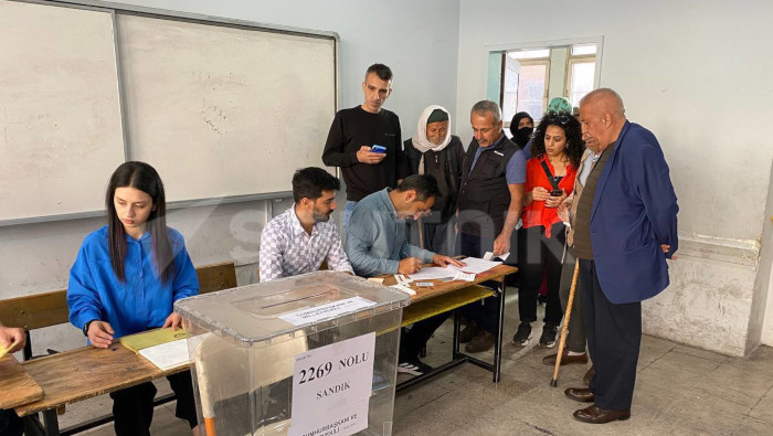 Con una alta participación de votantes transcurren las elecciones presidenciales en Türkiye.