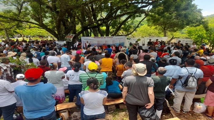 Centenares de salvadoreños se dieron cita con la historia, evocaron a las víctimas de la masacre y demandaron el cese de la impunidad.
