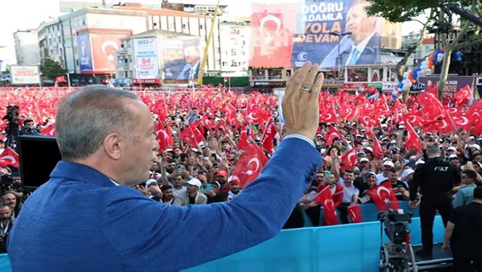 Erdogan pidió a sus partidarios depositar su voto desde primera hora de la mañana y garantizar así un triunfo que consideró histórico.