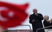 Antes sus seguidores, el presidente reelecto turco brindó un discurso sobre su triunfo electoral.