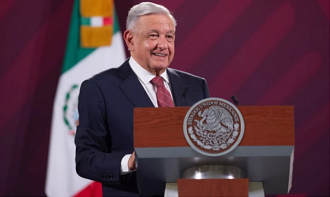 El presidente de México destacó que su Gobierno, además, va bien en lo social y que los aspirantes de Morena para la candidatura de 2024 van arriba en las encuestas.