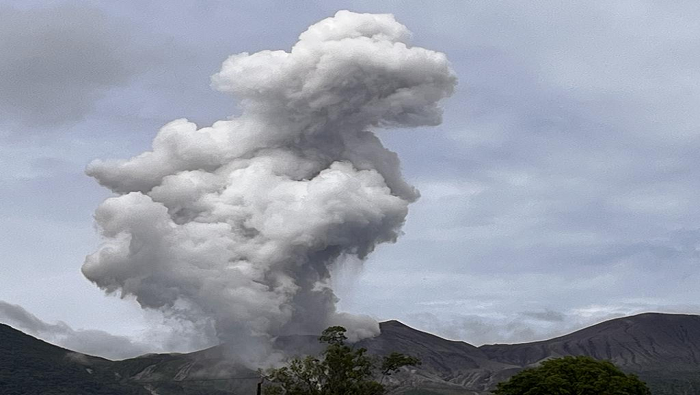 Hasta el momento, el volcán ha registrado erupciones que se producen cuando hay interacción entre el magma caliente y agua.