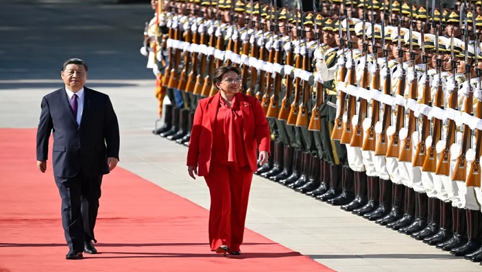 Xi aseguró que China sostendrá su compromiso de desarrollar relaciones de amistad con Honduras y apoyará su desarrollo económico y social.