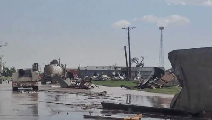El jefe de bomberos de Perryton indicó que el tornado impactó sobre un parque de casas rodantes, destruyendo todo a su paso.