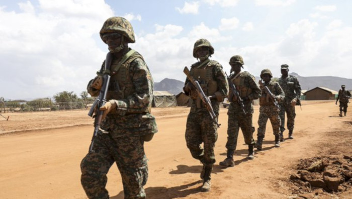 El portavoz de las Fuerzas de Defensa del Pueblo de Uganda (fuerzas armadas), Felix Kulayigye, afirmó que los atacantes podrían haberse llevado a varias personas secuestradas.