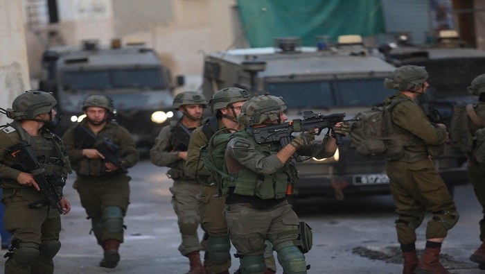 Las fuerzas de ocupación israelíes han agredido violentamente a los manifestantes en el barrio palestino de Sheikh Jarrah en Jerusalén ocupada.
