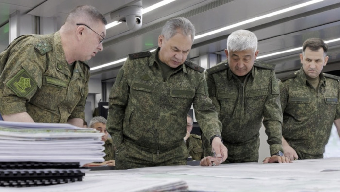 Shoigú verificó las actividades del grupo de tropas Zapad y escuchó un informe del Comandante Coronel General Yevgeny Nikiforov.
