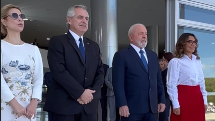 El mandatario argentino realiza una visita de Estado a Brasil, que incluye protocolos diplomáticos y encuentros con los jefes de los tres poderes del Estado.