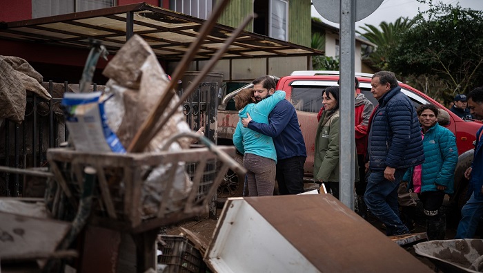 Integrantes del Gobierno del presidente Gabriel Boric y el propio mandatario recorrieron zonas afectadas por las intensas lluvias; entre ellas, Licantén.