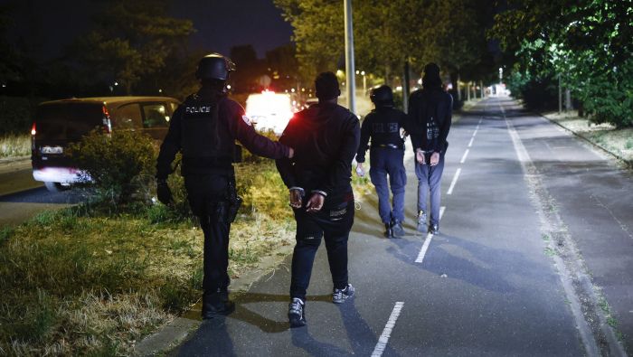 El agente policial francés que disparó está detenido por presunto homicidio involuntario.