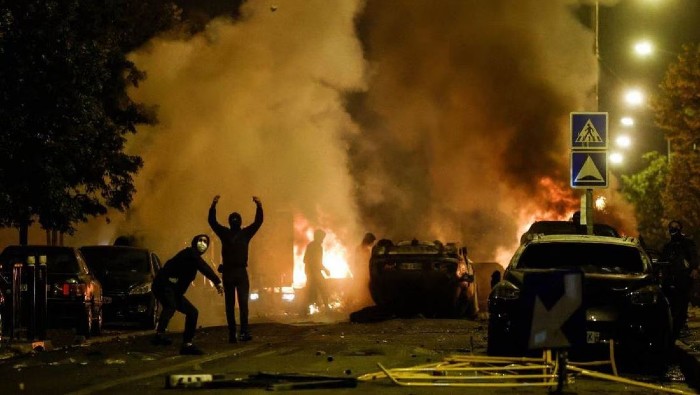 Según el Ministerio del Interior, en la tercera noche de protestas se han reportado 2.000 vehículos incendiados.