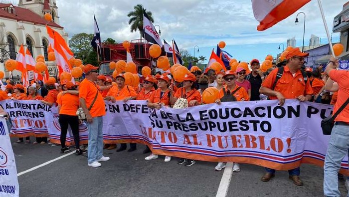 El 20 de junio, miles de estudiantes y docentes en Costa Rica protestaron para denunciar el incumplimiento del Gobierno.