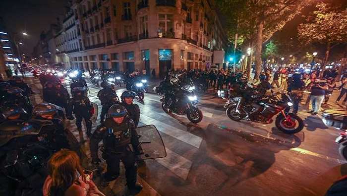Por segunda noche consecutiva, se movilizaron 45.000 policías y gendarmes para contener las protestas y disturbios.