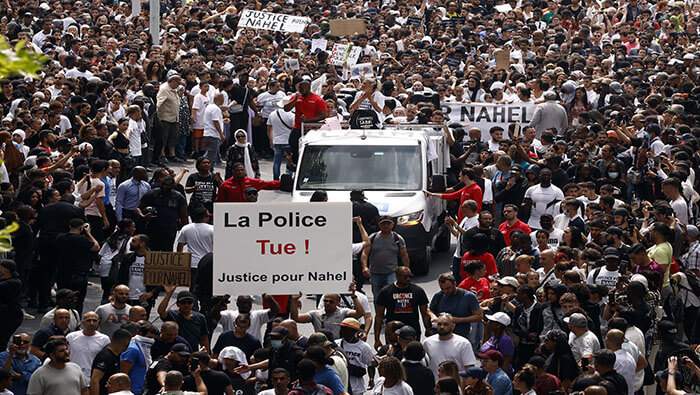 Miles de personas se han movilizado en Francia para exigir justicia por el asesinato a manos de la policía de un joven de 17 años
