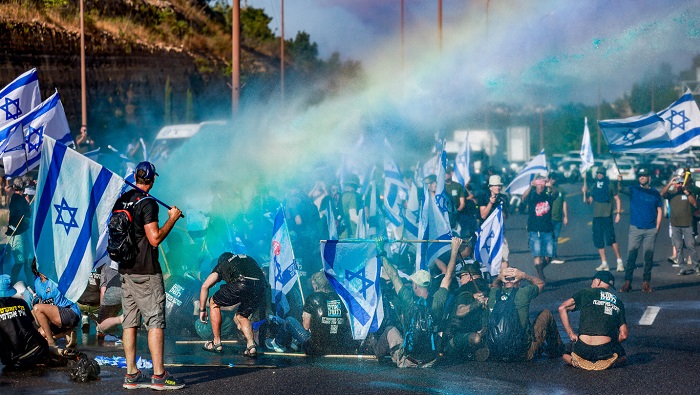La Histadrut israelí convocó a una huelga general el 29 de marzo que obligó a congelar la ley para cambiar la composición del comité de selección de jueces.