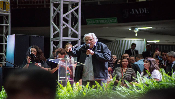 El expresidente uruguayo llamó a defender la democracia, a pesar de no ser perfecta y estar llena de errores.