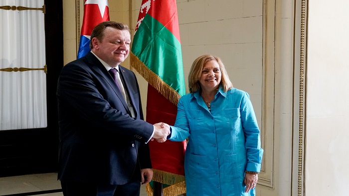 Aléinik se reunió con la ministra de Relaciones Exteriores en funciones, Josefina Vidal.