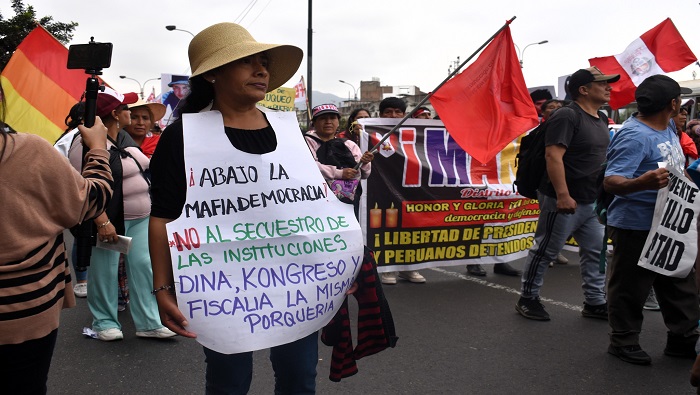 “El pueblo unido jamás será vencido”, es una de las consignas enarboladas por los peruanos y peruanas. 