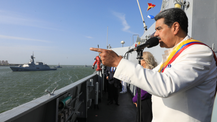 “Desde este barco (…) les digo: en nuestras manos jamás se perderá la Patria”, sostuvo el jefe de Estado venezolano.