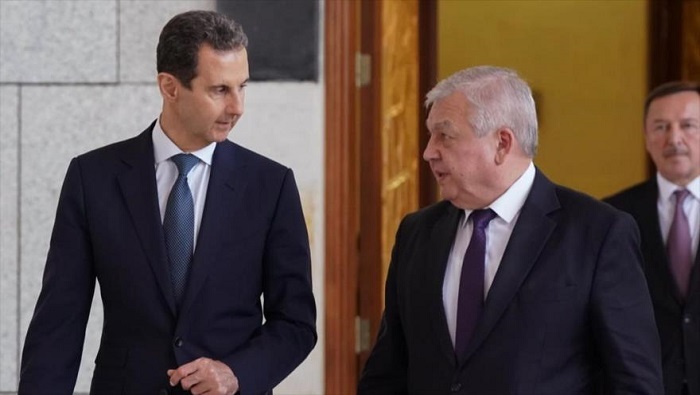 Durante el diálogo con el enviado ruso, Al Assad (izq.) destacó la firmeza de posiciones de Rusia ante EE.UU. y Occidente, lo que consideró un factor que preludia el nacimiento de un mundo multipolar.