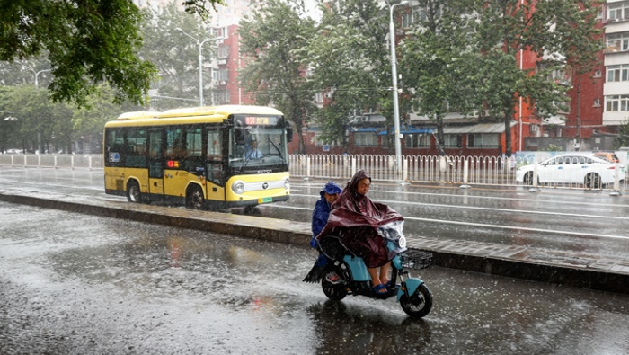 El Servicio Meteorológico de la capital china emitió alerta roja por lluvias torrenciales.