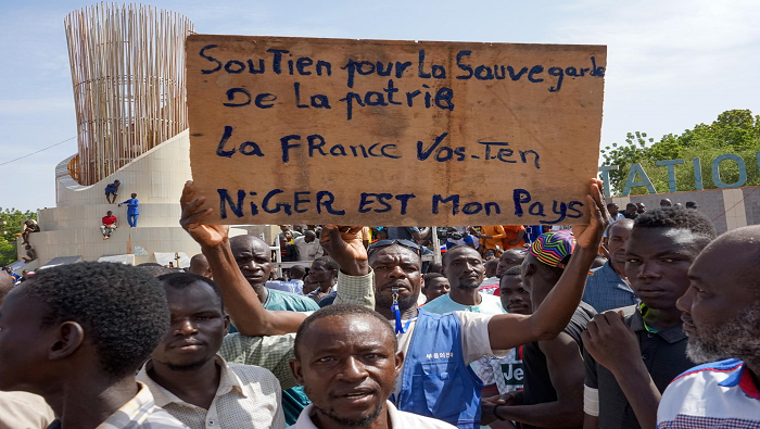 Francia negó que soldados franceses hayan disparado municiones y gases lacrimógenos a simpatizantes del nuevo gobierno en Níger.