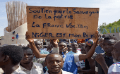Francia negó que soldados franceses hayan disparado municiones y gases lacrimógenos a simpatizantes del nuevo gobierno en Níger.