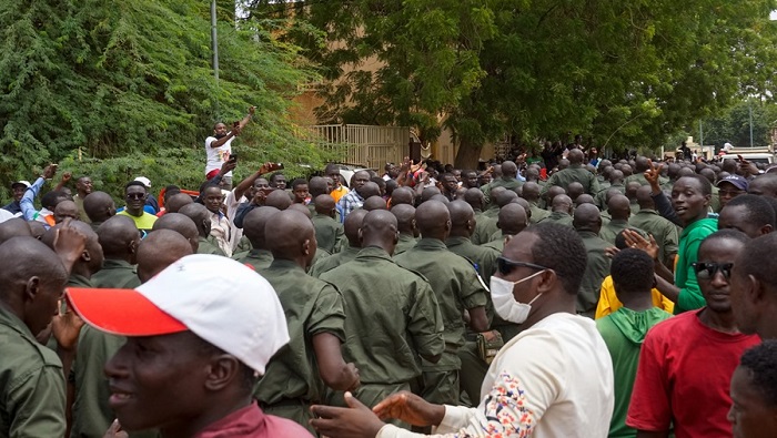 La junta militar en Níger acusó a Francia de buscar “vías y medios