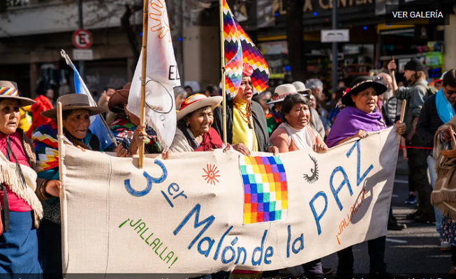 Pueblos indígenas, integrantes del Tercer Malón de la Paz, arribaron a la ciudad de Buenos Aires este martes tras una semana de caravana desde la provincia de Jujuy.