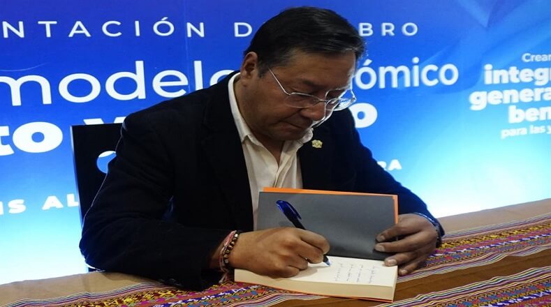 En dicho espacio, el presidente boliviano Luis Arce, presentó su libro “Un modelo económico justo y exitoso. La economía boliviana 2006-2019”.